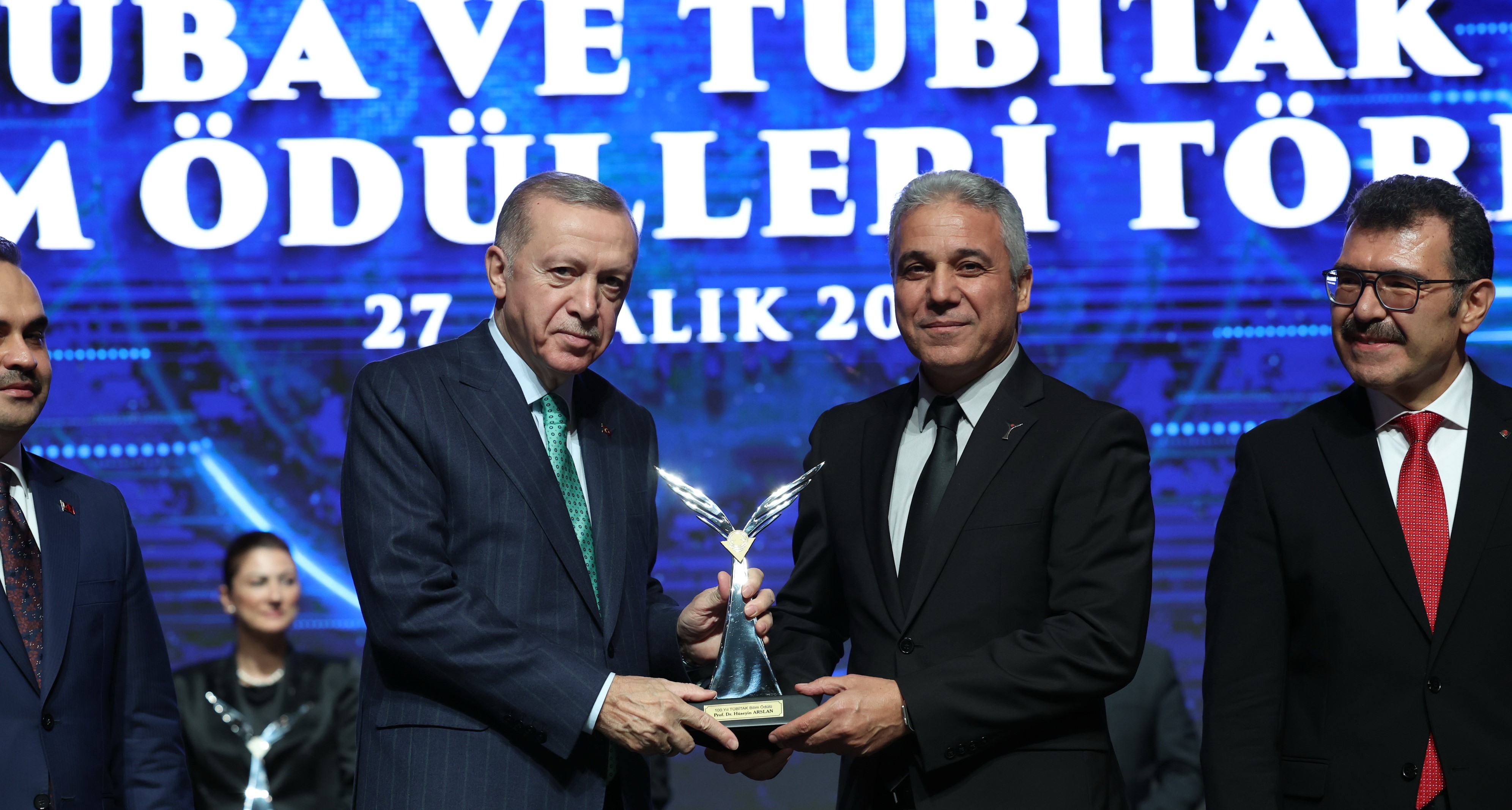 Dr. Arslan was presented with the “100. Yıl TÜBİTAK Bilim Ödülü”